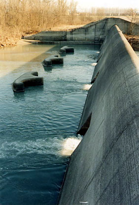 Barriera sul fiume Secchia